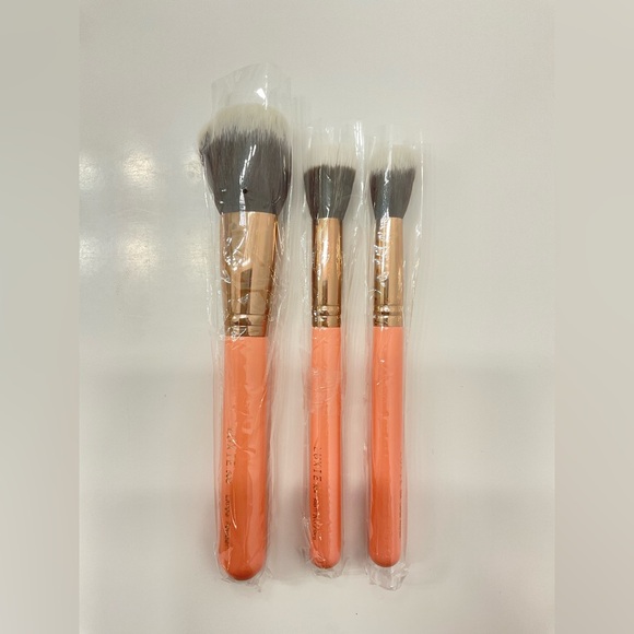 NIP 3pcs Coral Makeup Brush Set - Picture 1 of 4